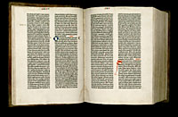 Image of the Gutenberg Bible open to pages 015 verso and 016 recto.
